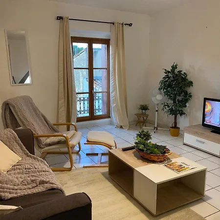 Au Pied De La Cite, T3 Au Calme